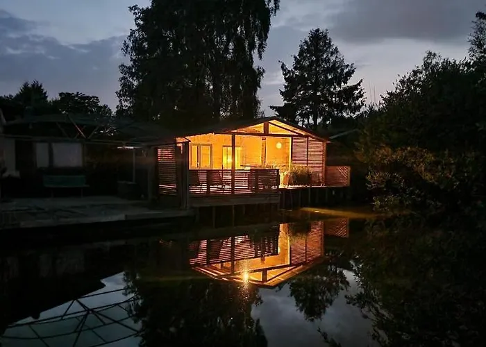 Rustig Gelegen Chalet Solvo Met Terras Aan Het Water