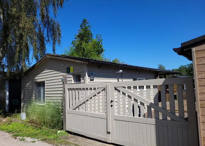 Rustig Gelegen Chalet Solvo Met Terras Aan Het Water